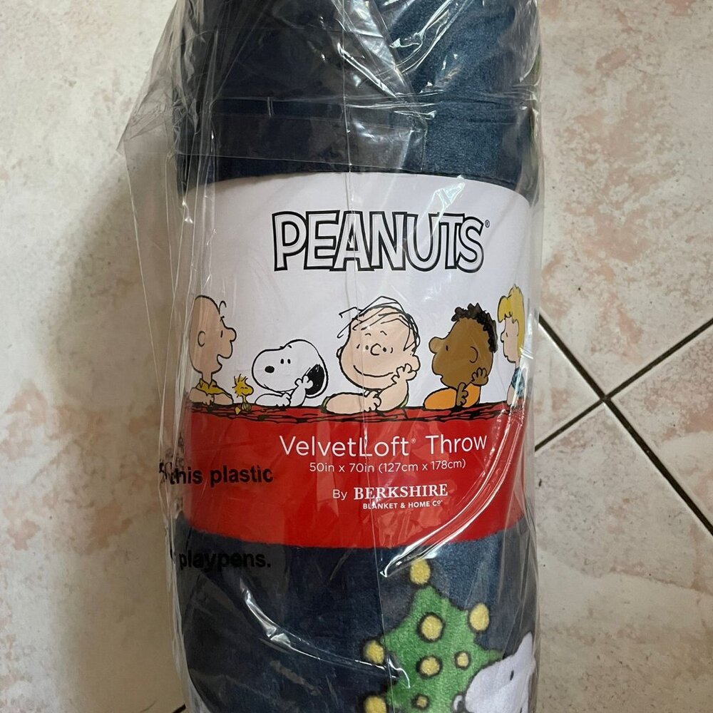Snoopy and Woodstock Best Christmas Plush Throw blanket